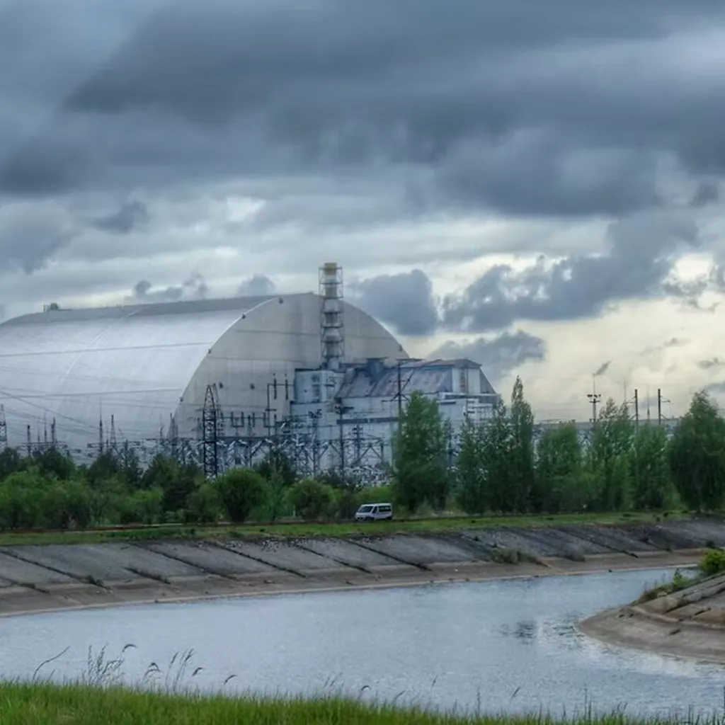 Chernóbil Accidente nuclear Desastre de Chernóbil Energía nuclear Radiación Seguridad nuclear Zona de exclusión Reactor nuclear Consecuencias del accidente nuclear Salud y seguridad pública Mutaciones Catástrofe medioambiental Política energética Medidas de seguridad Supervivientes del accidente Efectos a largo plazo Ciencia y tecnología Responsabilidad social Comunidad local Lecciones aprendidas