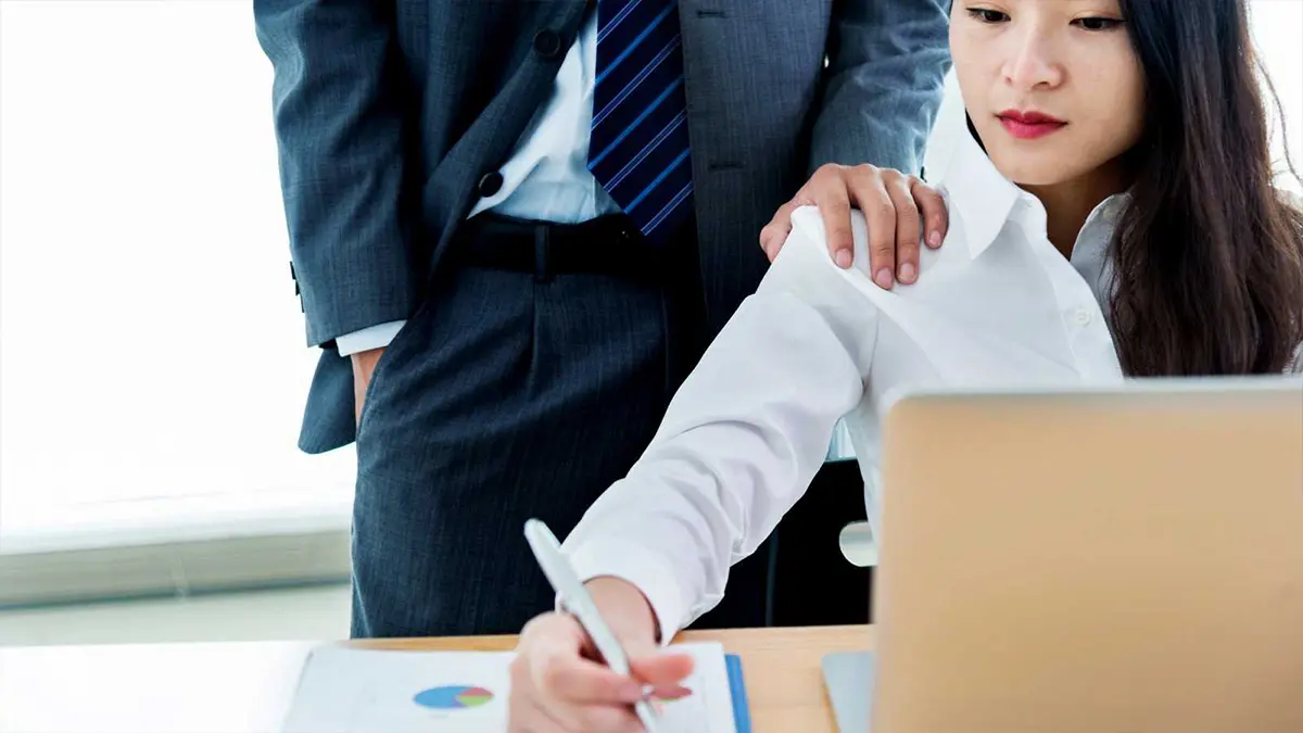 acoso laboral, acoso en el lugar de trabajo, igualdad de género, discriminación de género, violencia laboral, acoso sexual, políticas laborales, cultura de trabajo, ambiente laboral, consecuencias del acoso, educación financiera, inclusión financiera, brecha salarial, liderazgo femenino, políticas de igualdad, apoyo a víctimas, tolerancia cero, cultura de respeto, medidas de apoyo