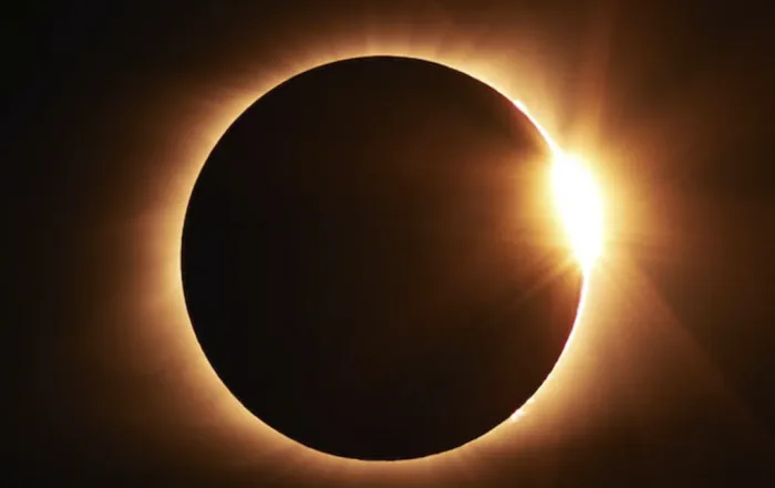 eclipses, astronomía, Sol, Luna, mitos, leyendas, culturas, ciencia, astrofísica, evento astronómico, fenómeno natural, astrología, eclipse total, eclipse parcial, sombra, umbra, penumbra, observación, alineación, cosmos